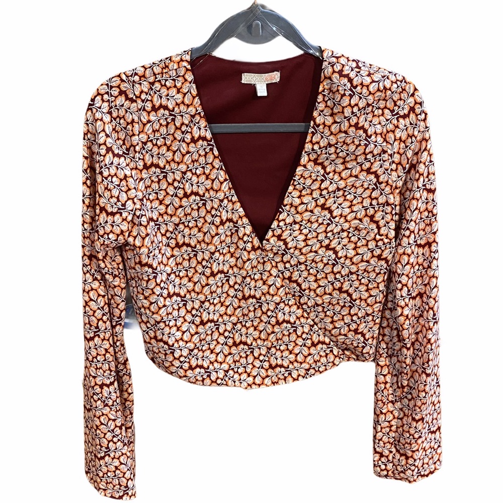GB (GIANNI BINI) Leaf Print Wrap Crop Top